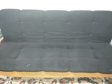 вывоз старой мебели: Прямой диван, цвет - Черный, Б/у