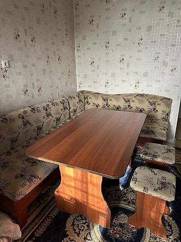 silver kitchen: Кухонный уголок с обеденным столом и табуретами Состав комплекта: - — 2