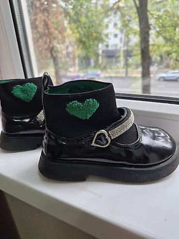 Продаются осенние ботиночки с носком для девочкив очень хорошем at lalafo.kg Продаются осенние ботиночки с носком для девочкив очень хорошем