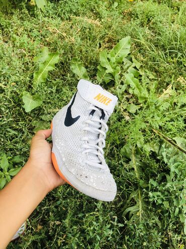 обувь ручной работы бишкек: Мужские кроссовки, 36, Nike, Б/у, цвет - Белый, Самовывоз