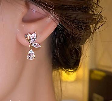 Наборы украшений: Наборы украшений с сияющими вставками Варианты комплектов: 1) — 5