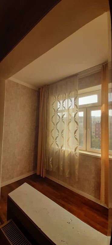 Продажа квартир: 4 комнаты, 70 м², 4 этаж — 12