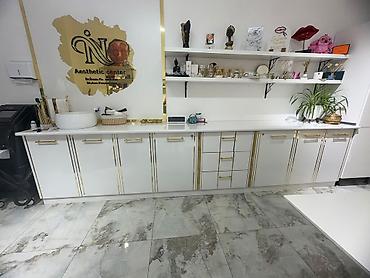 restoran is: Gözəllik və estetik məkanlar üçün lüks işçi zona – ağ-qızılı dizaynlı — 1