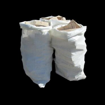 Бочки: Дрова.Дуб. Quru odun çipləri/şalban qırıntıları (ağ torbalarda)