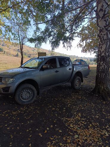 2107 машина: Mitsubishi L200: 2014 г., 2.5 л, Механика, Дизель, Пикап