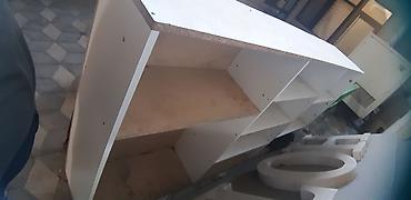 Офисная мебель на заказ: Ağ rəngli vitrin/recepsion masası - Material: laminat/LDSP taxta — 3
