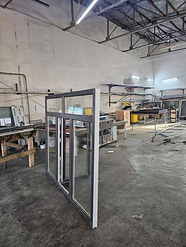 uth 170: Пластиковое окно с верхним импостом и тремя нижними секциями - — 2