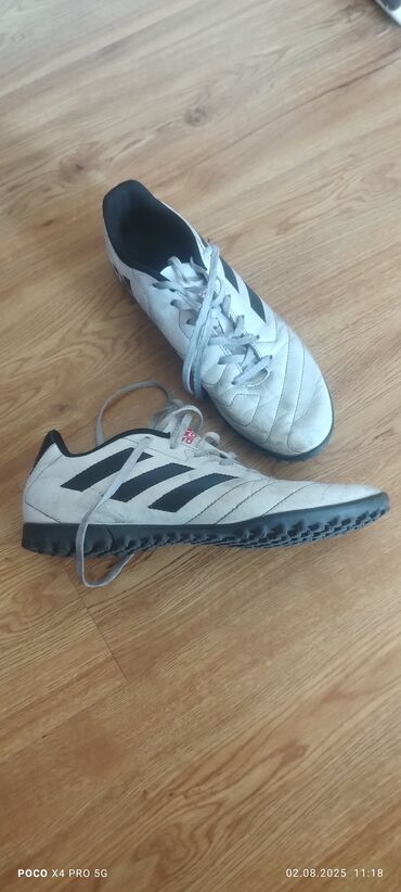 купить футбольные бутсы в бишкеке: Мужские кроссовки, 42, Adidas, Б/у, цвет - Белый, Самовывоз
