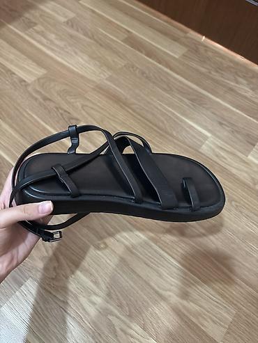 Basanoşka və səndəllər: Bershka, Ölçü: 36, rəng - Qara, İşlənmiş — 3