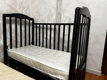 детскую кроватку дерево: Балдар үчүн кошумча коюлган керебет, Дөңгөлөксүз, түсү - Кара