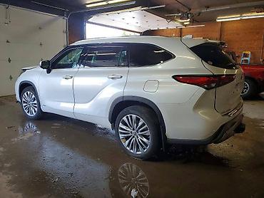 inter: Toyota Highlander: 2023 г., 2.5 л, Автомат, Гибрид — 5