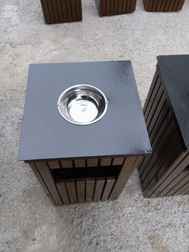 Tullantı qabları: Taxtadan hazırlanmış, müxtəlif formalı küçə zibil qutuları. Üst — 11