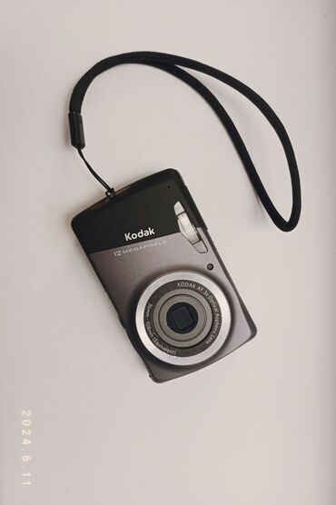 цифровой фотоаппарат новый: Kodak EasyShare m530 супер компактная камера, очень легкая, легко
