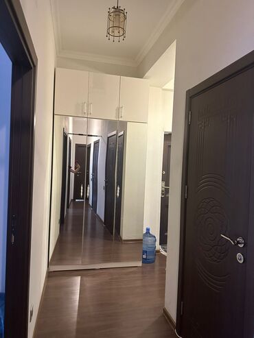 Dolab satilir Qiymet 220 man Hundurluyu 2.70/2.80 Eni 1.27. Bir