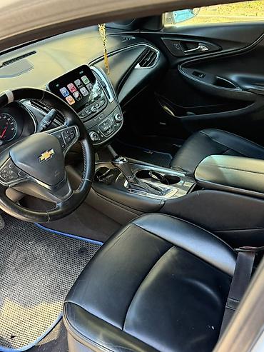 Chevrolet: Chevrolet Malibu – ağ rəngli, sedan kuzov. Xüsusiyyətlər: - — 10