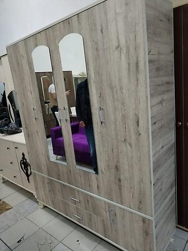 mebel ustu: Geniş tutumlu paltar şkafı - 4qapılı model: ortada 3 qapı, hərəsində — 3