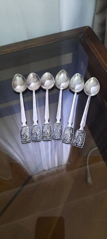 Süfrə ləvazimat dəstləri: Советского времени .Ножи нержавейка 10м .Ножи мельхиор 30м .Ложки — 14
