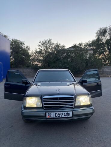 сполер на даф: Mercedes-Benz E-Class: 1993 г., 2.2 л, Механика, Бензин, Седан