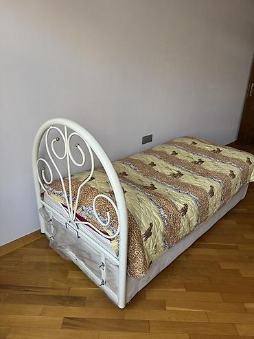 Çarpayılar: Tək nəfərlik çarpayı Çarpayı satılır. Yaxşı vəziyyətdədir. Alt — 3