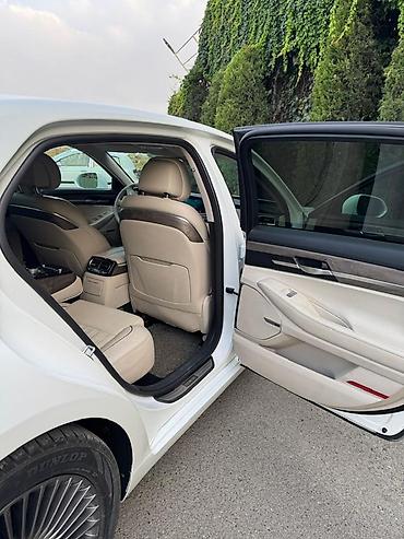 Другие автомобили: Белый представительский седан бизнес-класса. Кузов и дизайн: - — 7