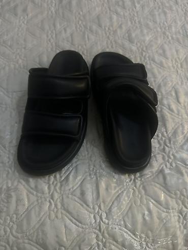 Basanoşka və səndəllər: H&M qadın/slayd tipli sandal - Rəng: qara - Ölçü: 38 (altlıqda — 4