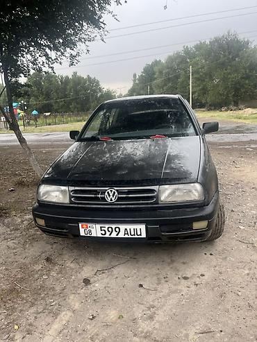 Транспорт: Volkswagen Vento: 1992 г., 1.8 л, Механика, Бензин, Седан — 3