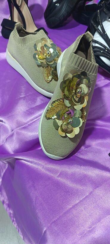 Ziyafət donları: Geyim her biri 5azn eraz bine savxoz -da lalafo.az — 12 Ziyafət donları: Geyim her biri 5azn eraz bine savxoz — 12