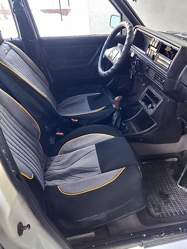 Volkswagen: Volkswagen Jetta: 1988 г., 1.8 л, Механика, Седан — 10