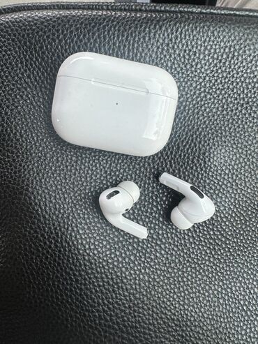 мерседес 210 2 2: Airpods pro, 1 поколение, оригинал, с коробкой, в левом ухе есть треск