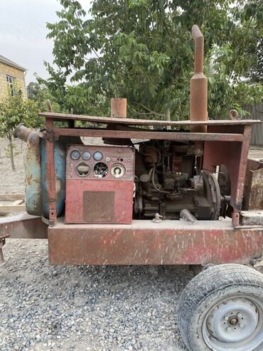 işlənmiş generatorlar: Portativ generator dəsti metal çərçivəyə quraşdırılmışdır. Bu