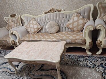 Qonaq otağı dəstləri: Divan, Jurnal masası, TV altlığı — 4