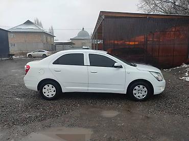byd e1: Белый 4-дверный седан компакт-класса. Основные характеристики по — 1