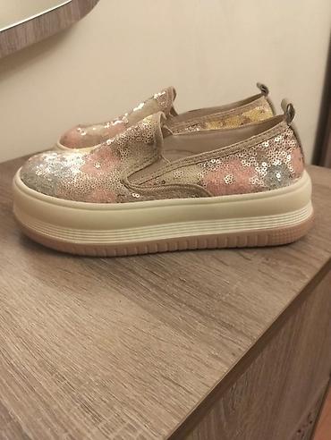Krossovka və ketlər: Qadın slip-on krossovkalar. Çox az geyinilib. Cüzi endirim olunacaq — 2