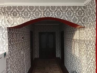 Продажа коттеджей и домов: Продаётся частный дом с большим двором и хозяйственными постройками.6 — 4