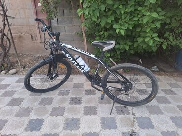 велосипед triumph: Продаю б/у горный велосипед 17 рама Sixflags в чёрном цвете с белыми