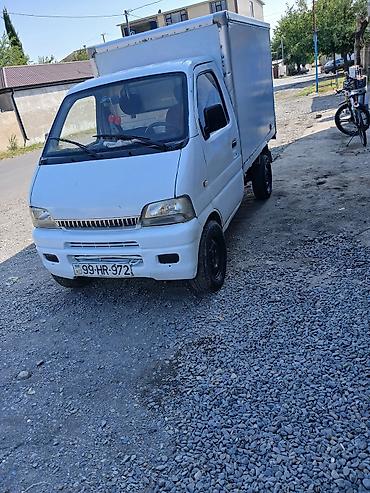 mercedes benz 208 d: Yüngül yükdaşıma üçün komakt furqon Ağ rəngli, qapalı furqon kuzovu — 3