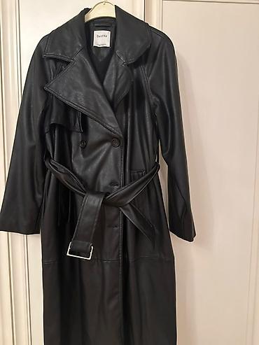 plaş cadır: Üst geyimlər hər biri endirimlə satılır. Bershka trench Zara üst geyim — 1