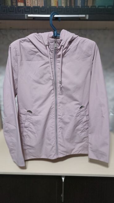 весеняя куртка: Розовая куртка весенняя. Размер 42. Новая абсолютно