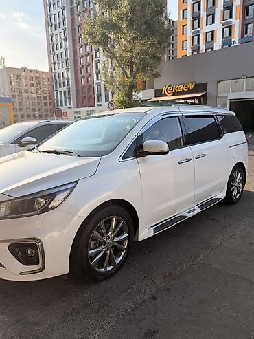 аренда минивена: Сдаю авто Kia Carnival — просторный 9 местный минивэн в белом цвете — 1