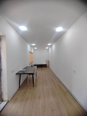 Paltar tikişi: ATELYA ICAREYE VERILIR. Maliyye nazirliyinin arxasi.Zabit parkinin