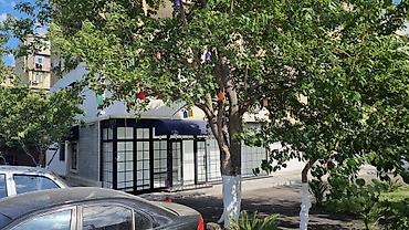 bakixanovda: Ümumi 105 kvdır 1ci mərtəbə 75 kv zirzəmi isə 30 kvdır,qarışısında — 5
