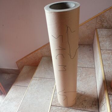 Ostalo: Kartonski cilindar, dužine 51 cm i prečnika 14 cm. Ovaj čvrsti