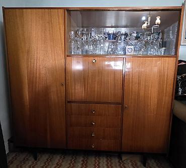 Stilske garniture: Vintage dnevni set – mid century 1960 vitrina sa kredencem, klub sto i — 11
