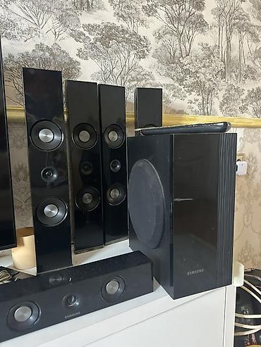 Samsung ev kinoteatrı akustik sistemi - Komplekt: 1 ədəd subwoofer, 1