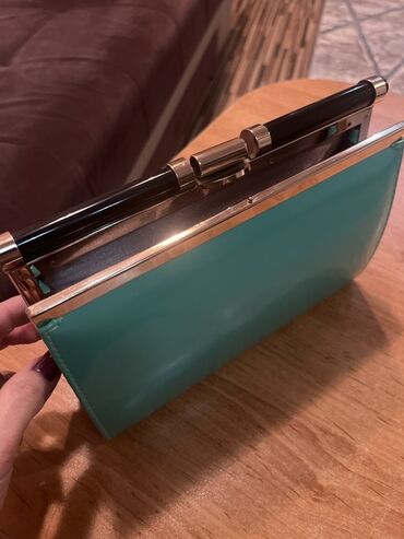 qaşlı çanta: Zərif qadın axşam çantası / klatç - Rəng: firuzəyi (parlaq laklı