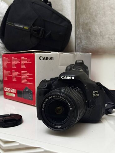 Fotokameralar: Ideal vəziyyətdədir.CANON 600D.çanta karopka və yaddaş kartları