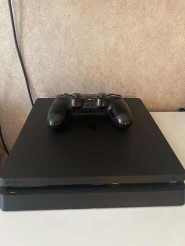PS4 (Sony Playstation 4): Ps4,Sony markasl.Yaxsı veziyyetde,islekdir.450 azn