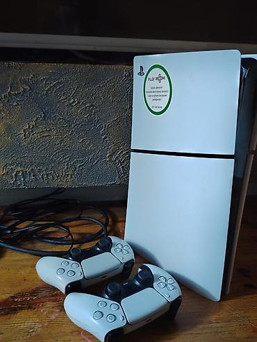 sony wh: PlayStation 5 oyun konsolu + 2 ədəd DualSense pultu - Rəng: ağ — 1