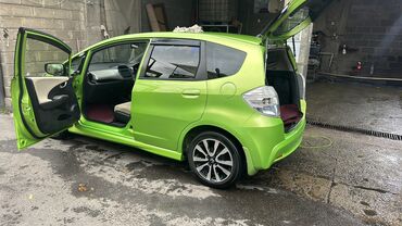 Honda: Honda Fit: 2012 г., 1.3 л, Вариатор, Гибрид, Хэтчбэк