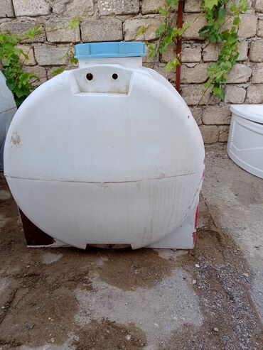 Baklar və çənlər: Bak, Plastik, 1000 l l